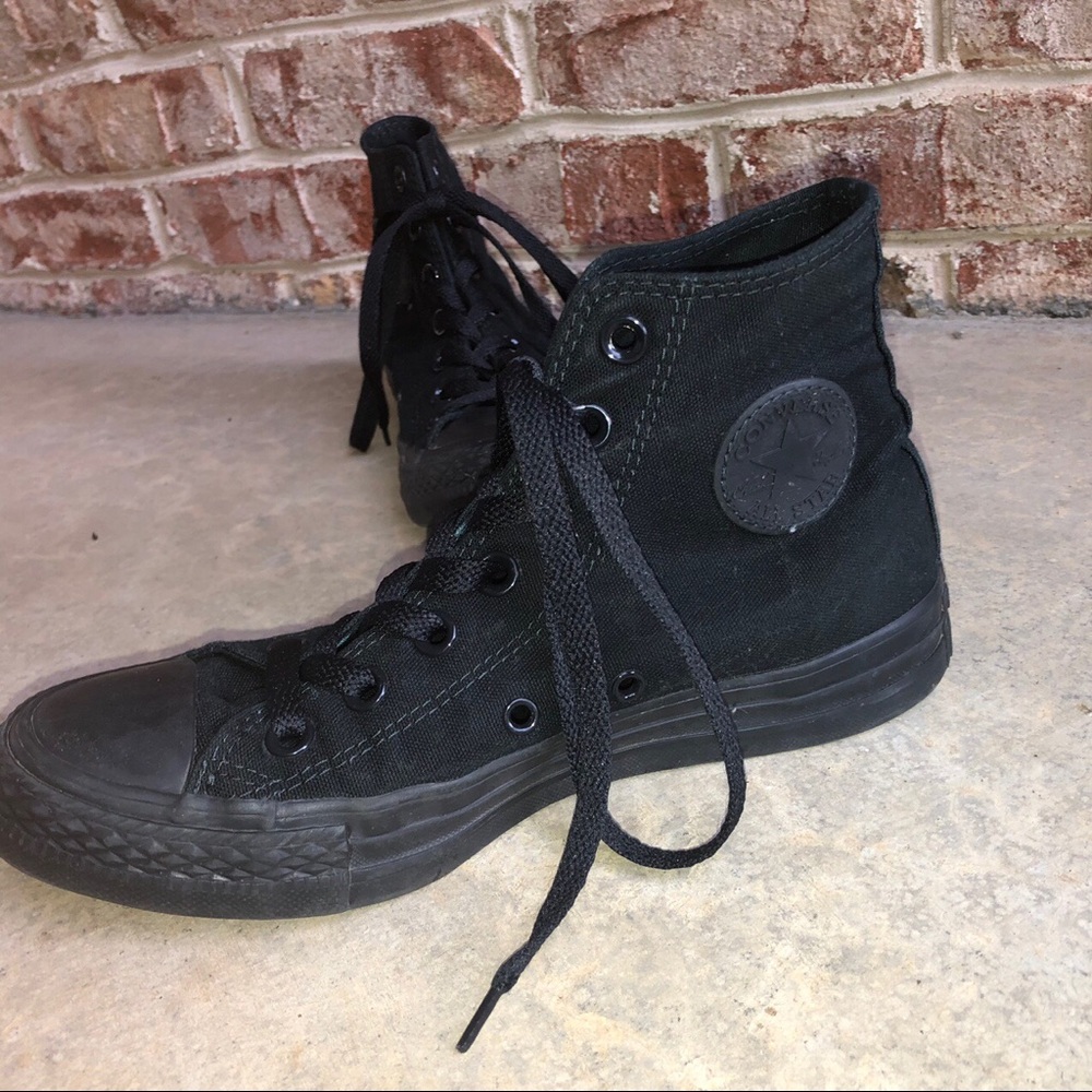 Women’s Solid Black High Top Converse All-Stars🖤